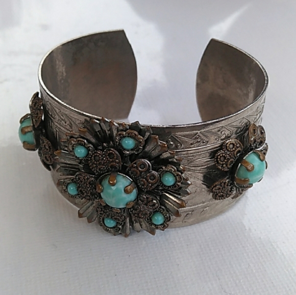 VINTAGE Riveted Blue Stone Filigree Flower Cuff - Picture 2 of 8